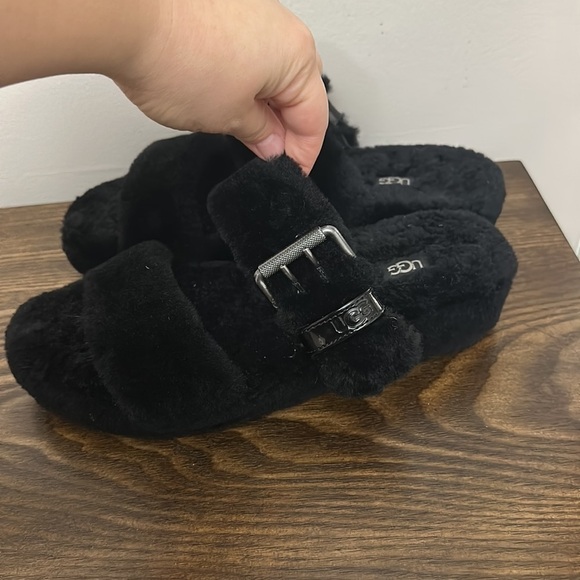 Ugg Fuzz Yeah Black Sandals - Picture 4 of 7